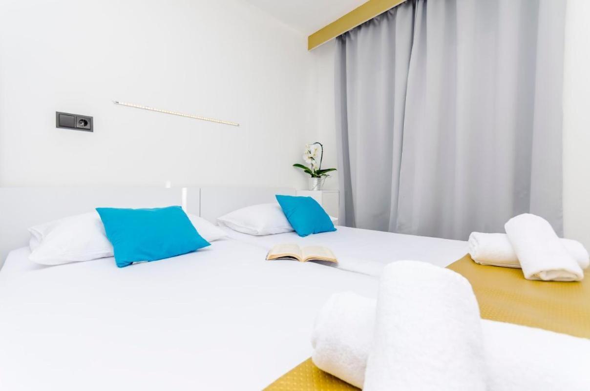 Room In Guest Room - All Saints Suites Bb Kastela - Double Room Ngoại thất bức ảnh