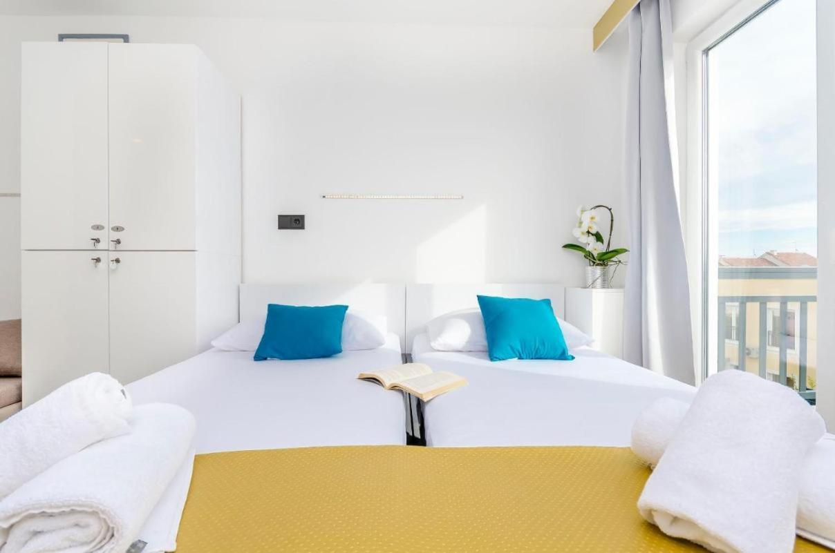 Room In Guest Room - All Saints Suites Bb Kastela - Double Room Ngoại thất bức ảnh