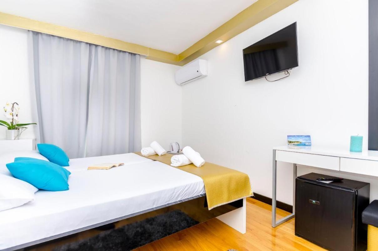 Room In Guest Room - All Saints Suites Bb Kastela - Double Room Ngoại thất bức ảnh