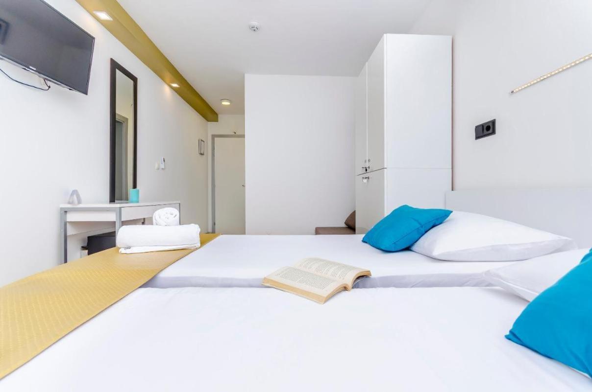 Room In Guest Room - All Saints Suites Bb Kastela - Double Room Ngoại thất bức ảnh